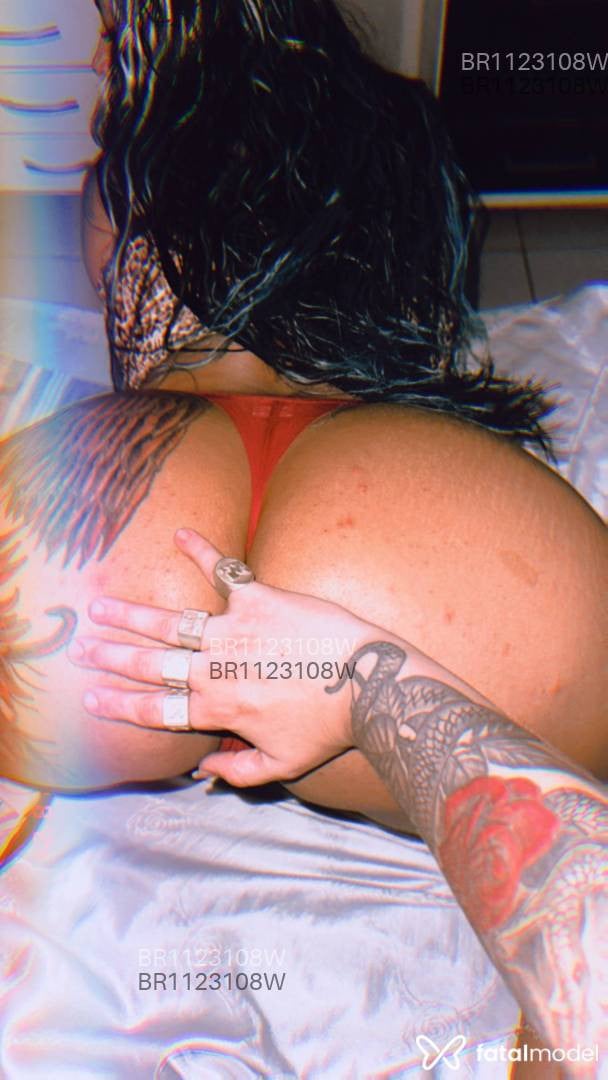 Acompanhante mulher com cabelo castanho de olhos castanhos - Mel Acompanhante mulher com cabelo castanho de olhos castanhos - Mel