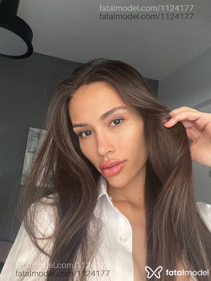Acompanhante mulher com cabelo castanho de olhos castanhos em São Paulo Acompanhante mulher com cabelo castanho de olhos castanhos em São Paulo - Chiara
