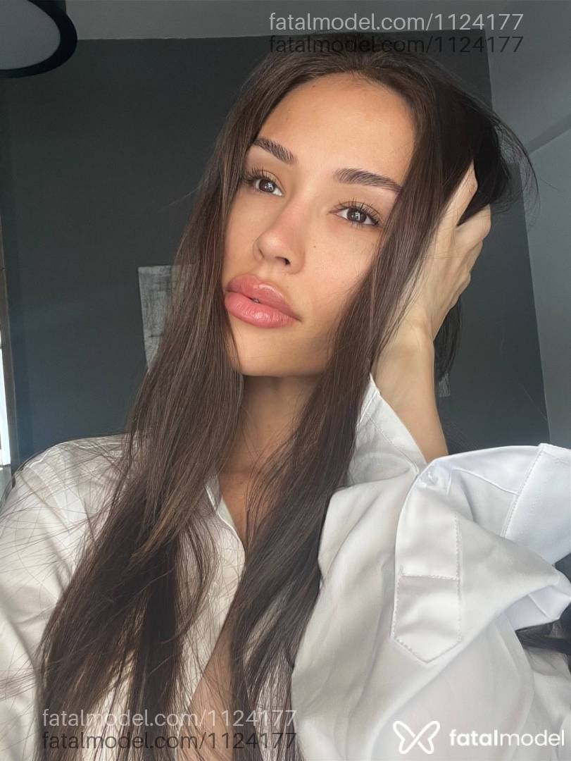 Acompanhante mulher com cabelo castanho de olhos castanhos em São Paulo Acompanhante mulher com cabelo castanho de olhos castanhos em São Paulo - Chiara