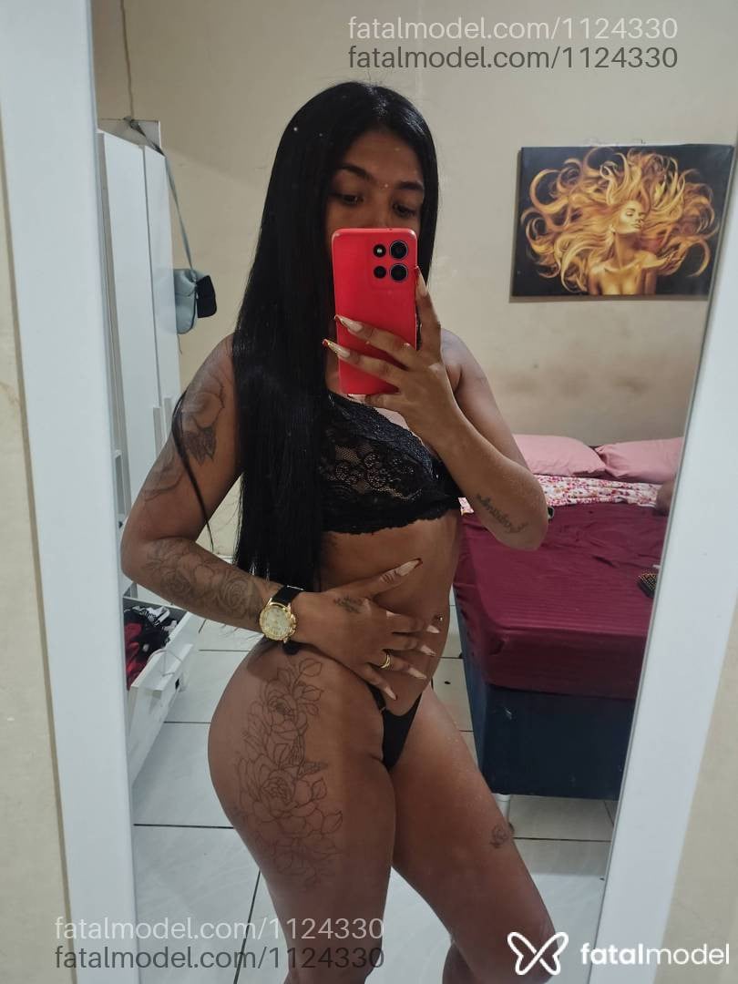 Acompanhante mulher morena (o) de olhos castanhos - Júlia