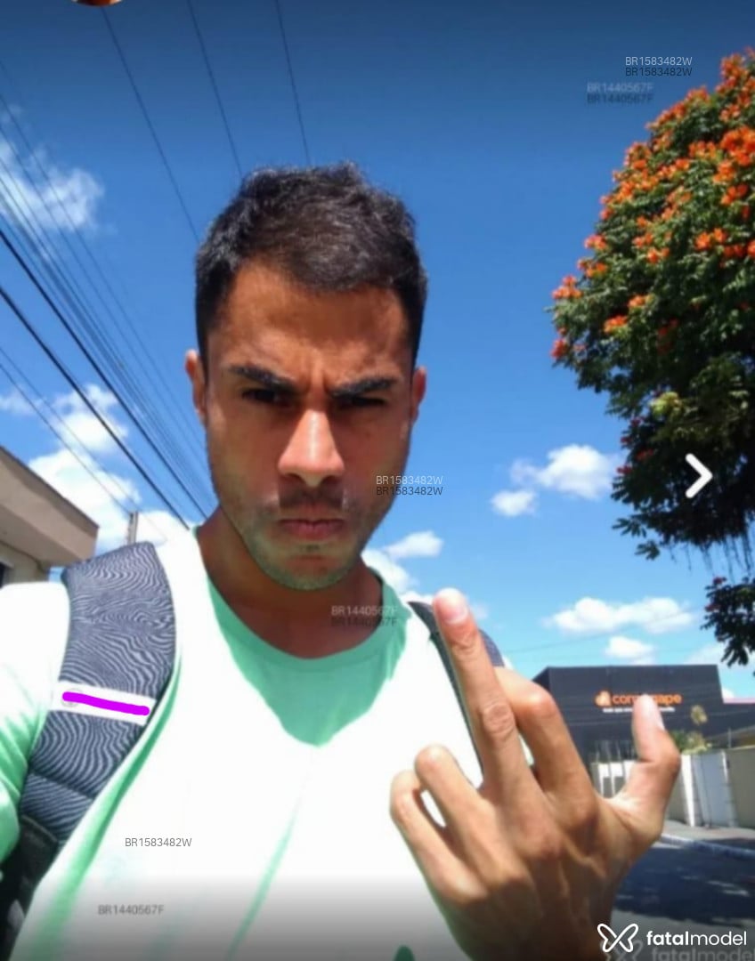 Acompanhante homem morena (o) de olhos castanhos em Balneário Camboriú - Freed