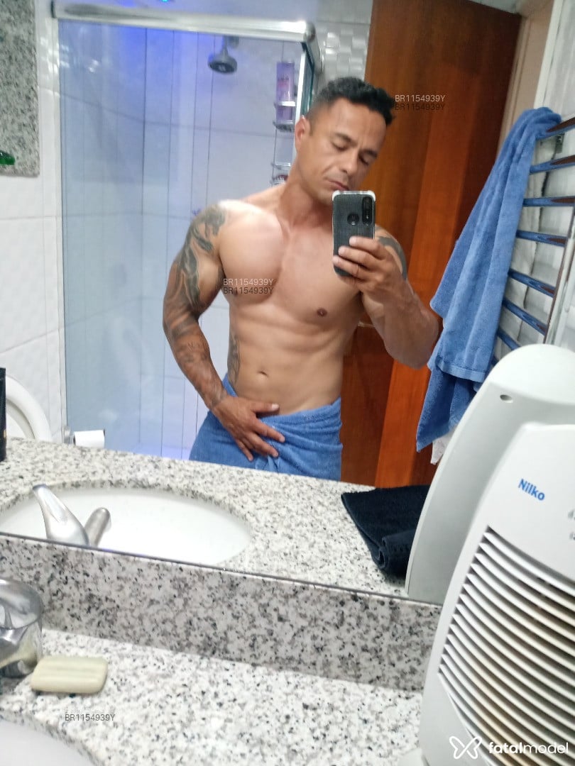 Acompanhante homem morena (o) de olhos mel em Porto Alegre - Mikael