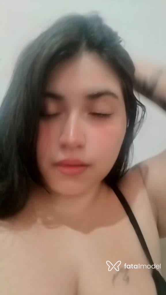 Acompanhante mulher com cabelo castanho de olhos castanhos - Mikal Acompanhante mulher com cabelo castanho de olhos castanhos - Mikal