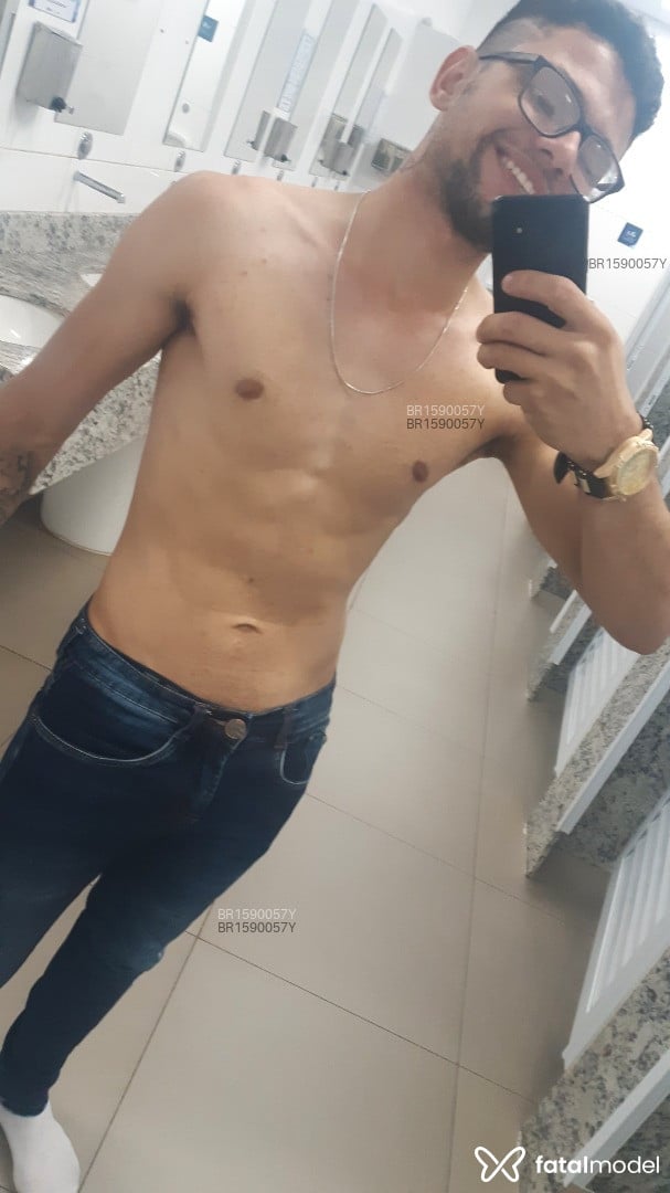 Acompanhante homem com cabelo castanho de olhos castanhos em Maringá - Rafinha conejo