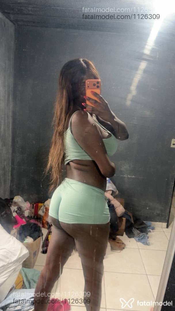 Acompanhante travesti morena (o) de olhos pretos - Nicole gold