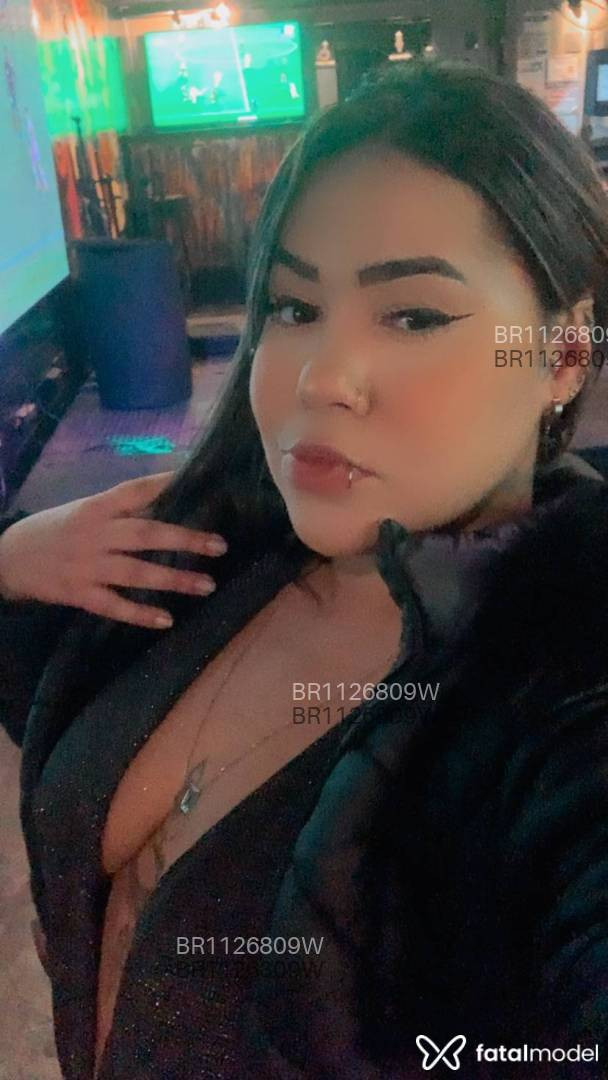 Acompanhante mulher com cabelo castanho de olhos castanhos - Laraa Acompanhante mulher com cabelo castanho de olhos castanhos - Laraa