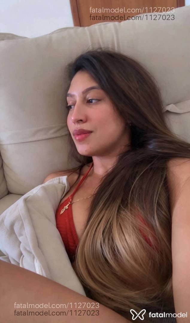 Acompanhante mulher com cabelo castanho de olhos castanhos - Romana