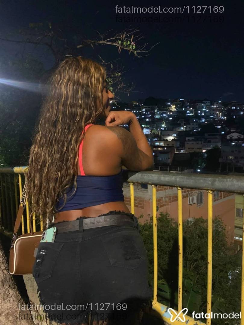 Acompanhante mulher trans com cabelo castanho de olhos castanhos - Pamela Amanda