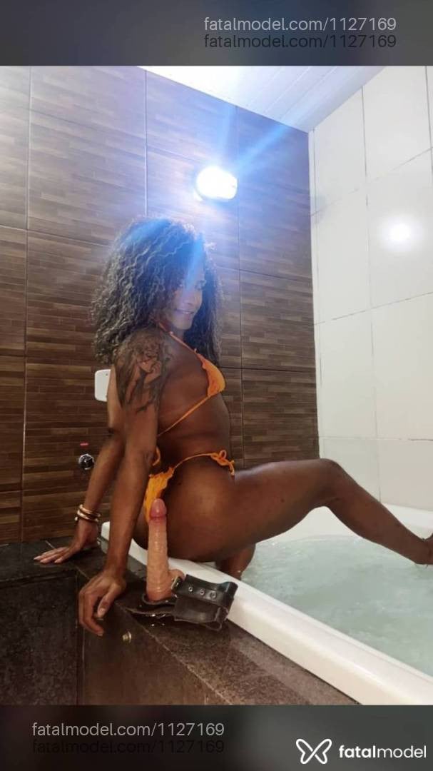 Acompanhante mulher trans com cabelo castanho de olhos castanhos - Pamela Amanda