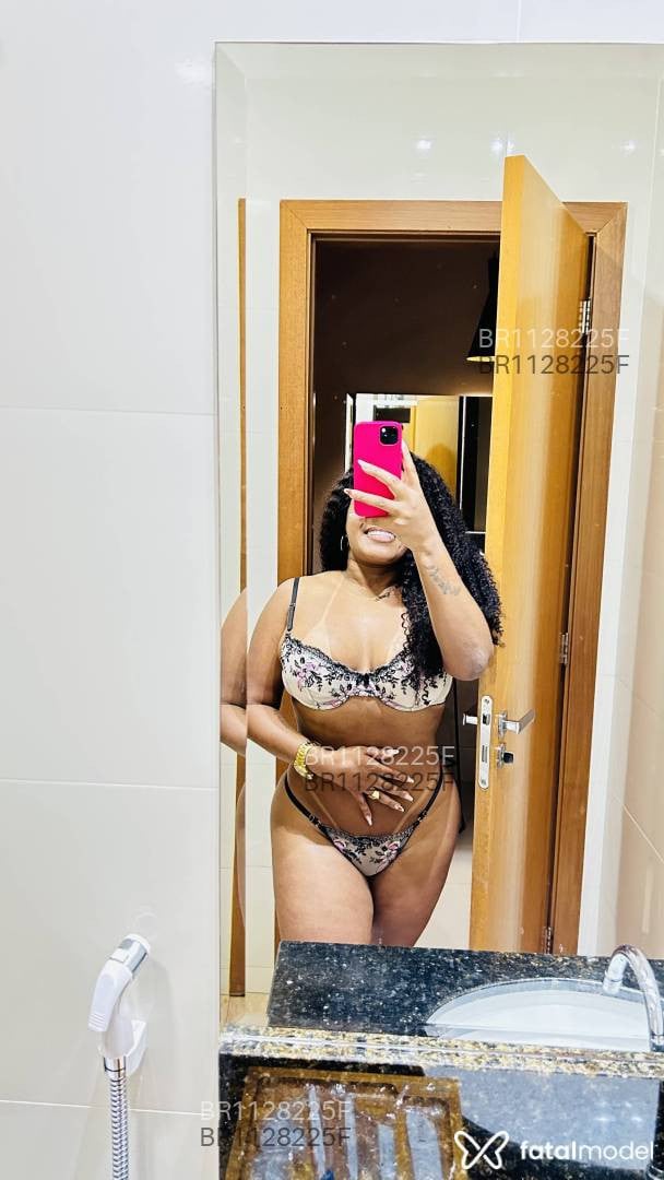 Acompanhante mulher com cabelo castanho de olhos castanhos em Várzea Grande - Karol Morena
