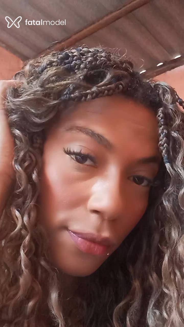 Acompanhante mulher com cabelo colorido de olhos castanhos - Alice feend Acompanhante mulher com cabelo colorido de olhos castanhos - Alice feend