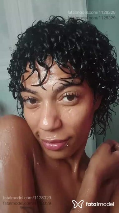 Acompanhante mulher com cabelo colorido de olhos castanhos - Alice feend Acompanhante mulher com cabelo colorido de olhos castanhos - Alice feend