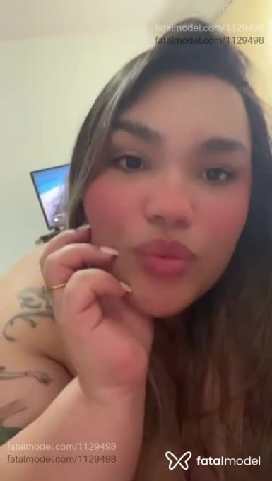Acompanhante mulher loira (o) de olhos castanhos - Melissa