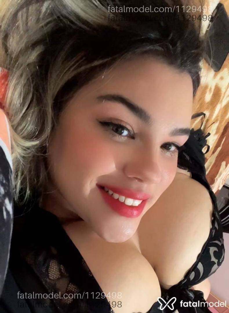 Acompanhante mulher loira (o) de olhos castanhos - Melissa