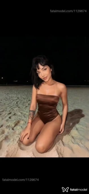 Acompanhante mulher morena (o) de olhos pretos - Itsu Hara