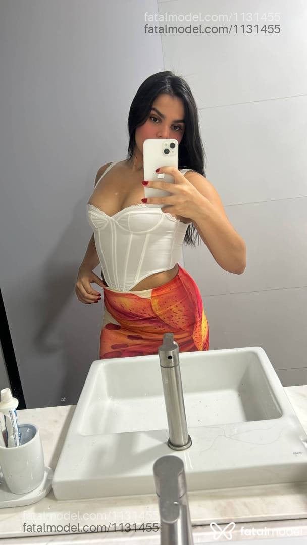 Acompanhante mulher morena (o) de olhos castanhos - Elisa Duarte