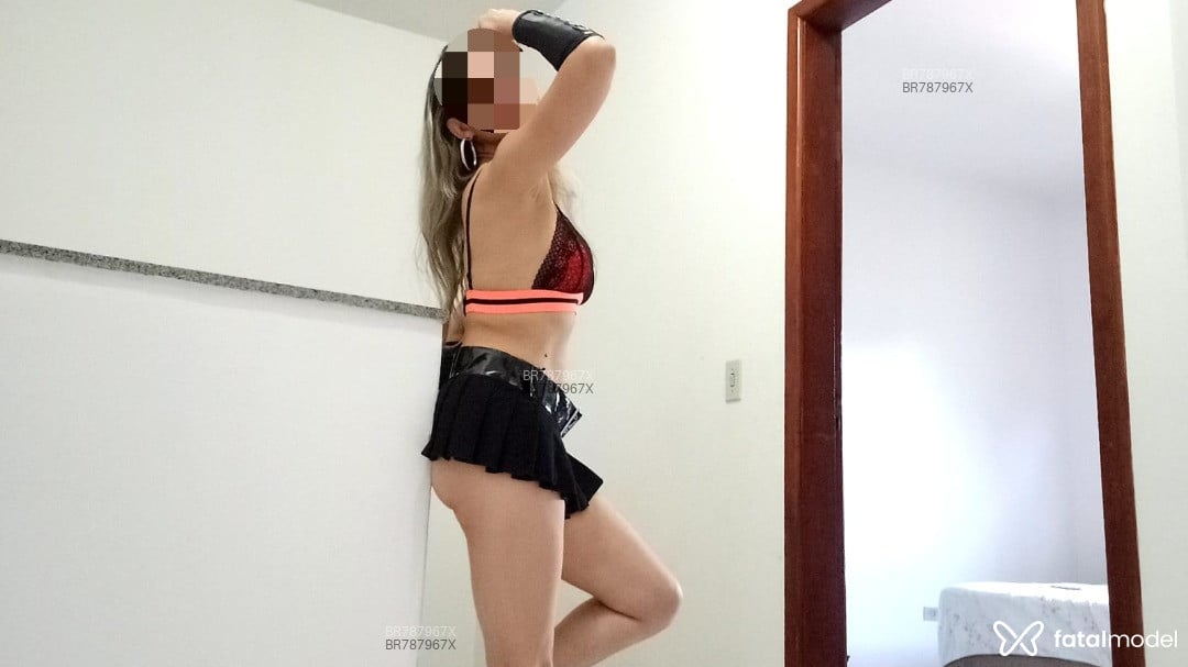 Acompanhante mulher com cabelo castanho de olhos castanhos em Maringá - Isabelly arantes