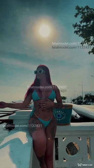 Acompanhante travesti ruiva (o) de olhos cinza em Santos - Ravena