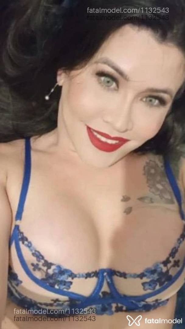 Acompanhante mulher trans loira (o) de olhos castanhos - Valentina