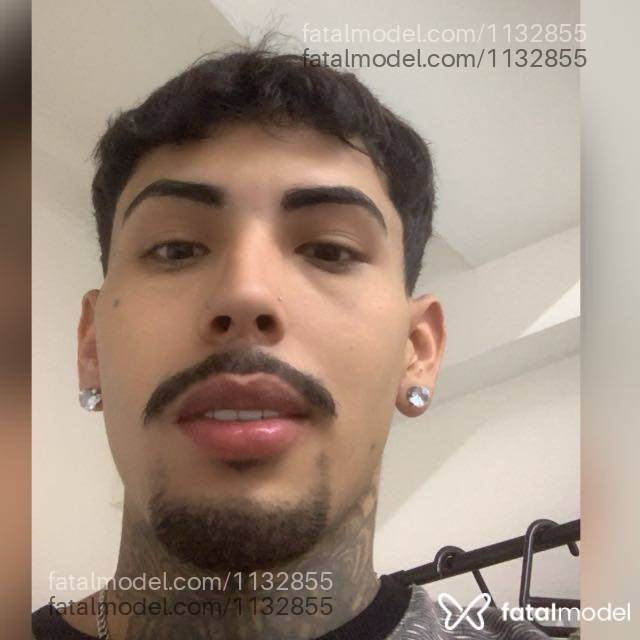 Acompanhante homem com cabelo castanho de olhos castanhos em São Paulo Acompanhante homem com cabelo castanho de olhos castanhos em São Paulo - William grabriel