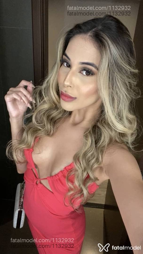 Acompanhante mulher loira (o) de olhos castanhos - Bia