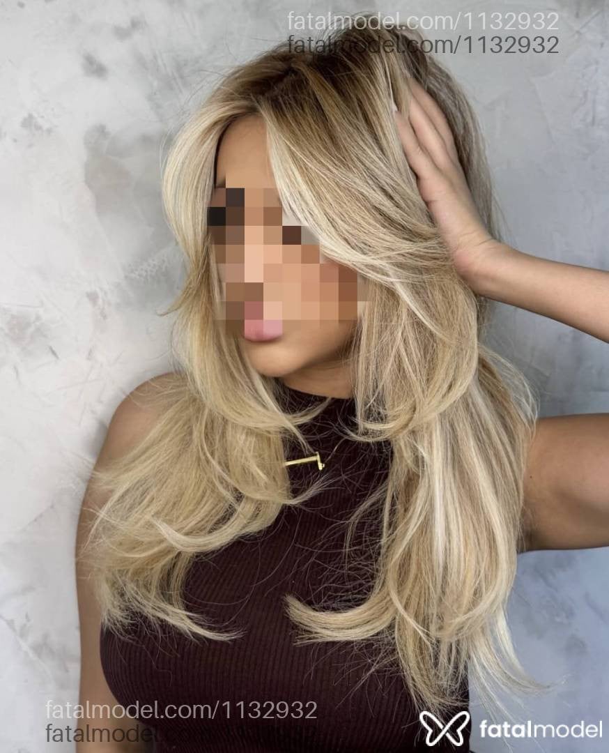 Acompanhante mulher loira (o) de olhos castanhos - Bia