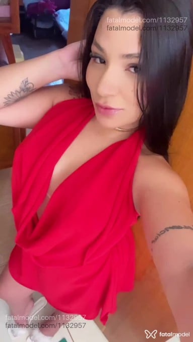 Acompanhante mulher morena (o) de olhos mel em Virtual Acompanhante mulher morena (o) de olhos mel em Virtual - Aurora Marcelli