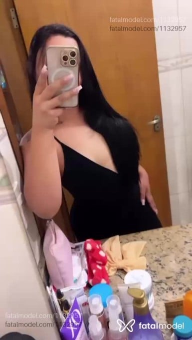 Acompanhante mulher morena (o) de olhos mel em Virtual Acompanhante mulher morena (o) de olhos mel em Virtual - Aurora Marcelli