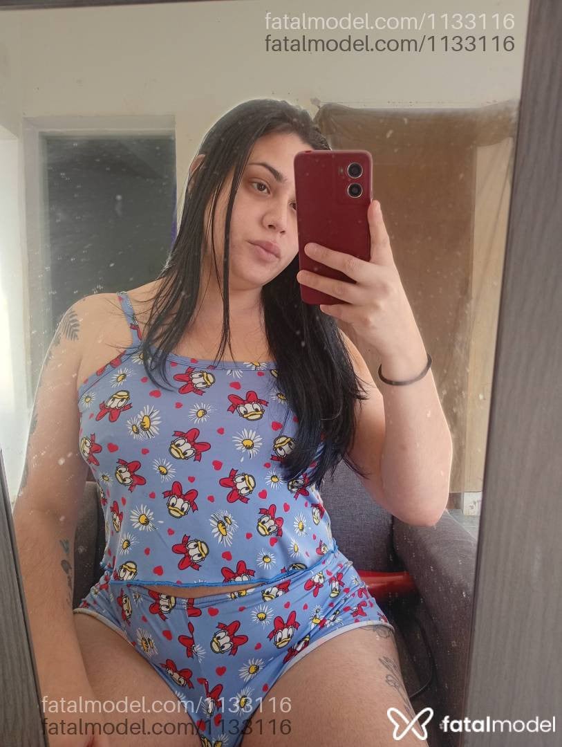 Acompanhante mulher trans morena (o) de olhos pretos - Luuh Carvalho