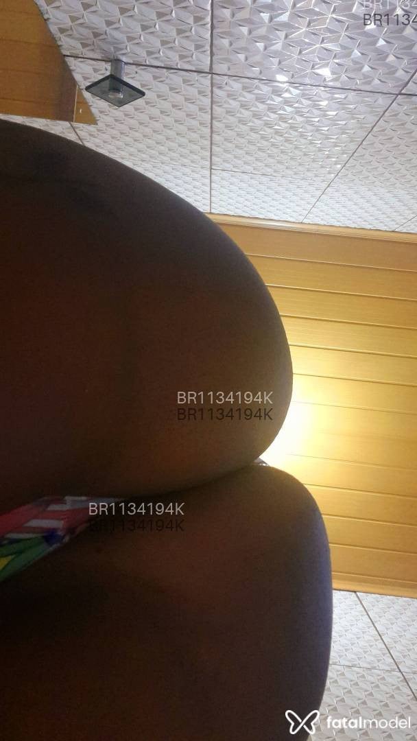 Acompanhante mulher trans com cabelo castanho de olhos castanhos em Tangará da Serra Acompanhante mulher trans com cabelo castanho de olhos castanhos em Tangará da Serra - Karina