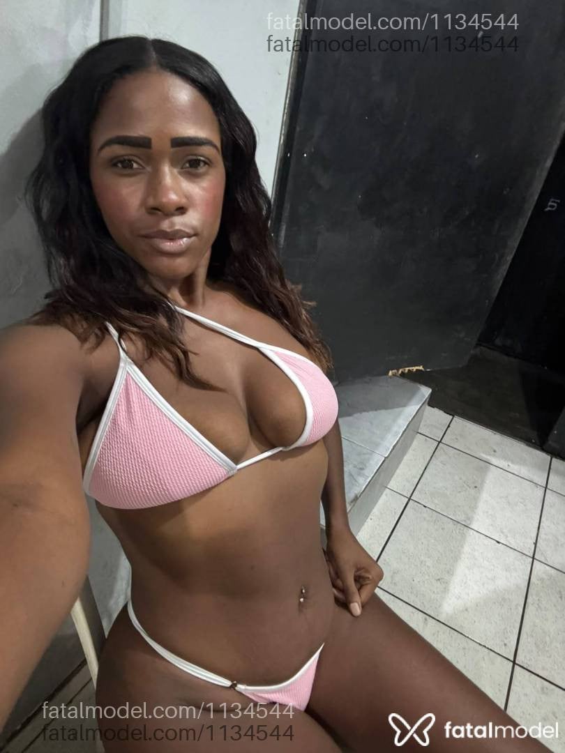 Acompanhante mulher loira (o) de olhos pretos - Jojo