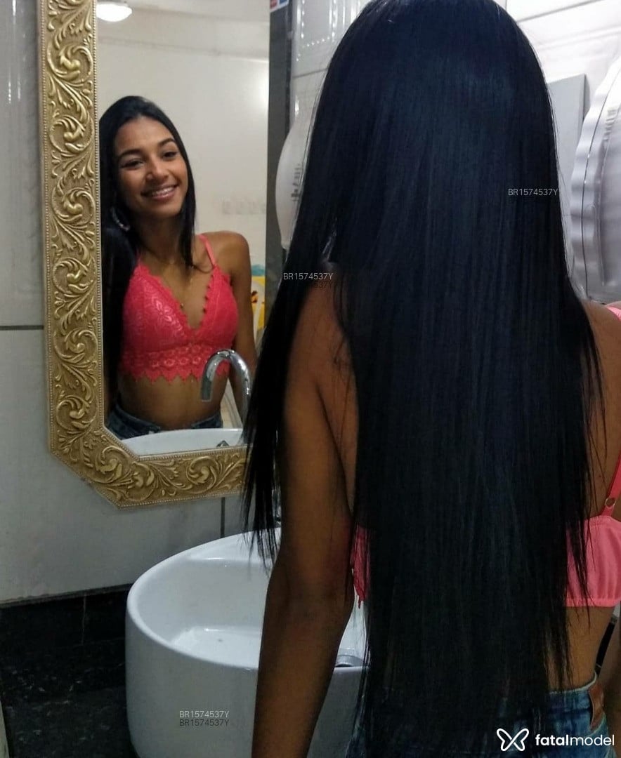 Acompanhante mulher com cabelo colorido de olhos castanhos em Porto Seguro Acompanhante mulher com cabelo colorido de olhos castanhos em Porto Seguro - Lais matos