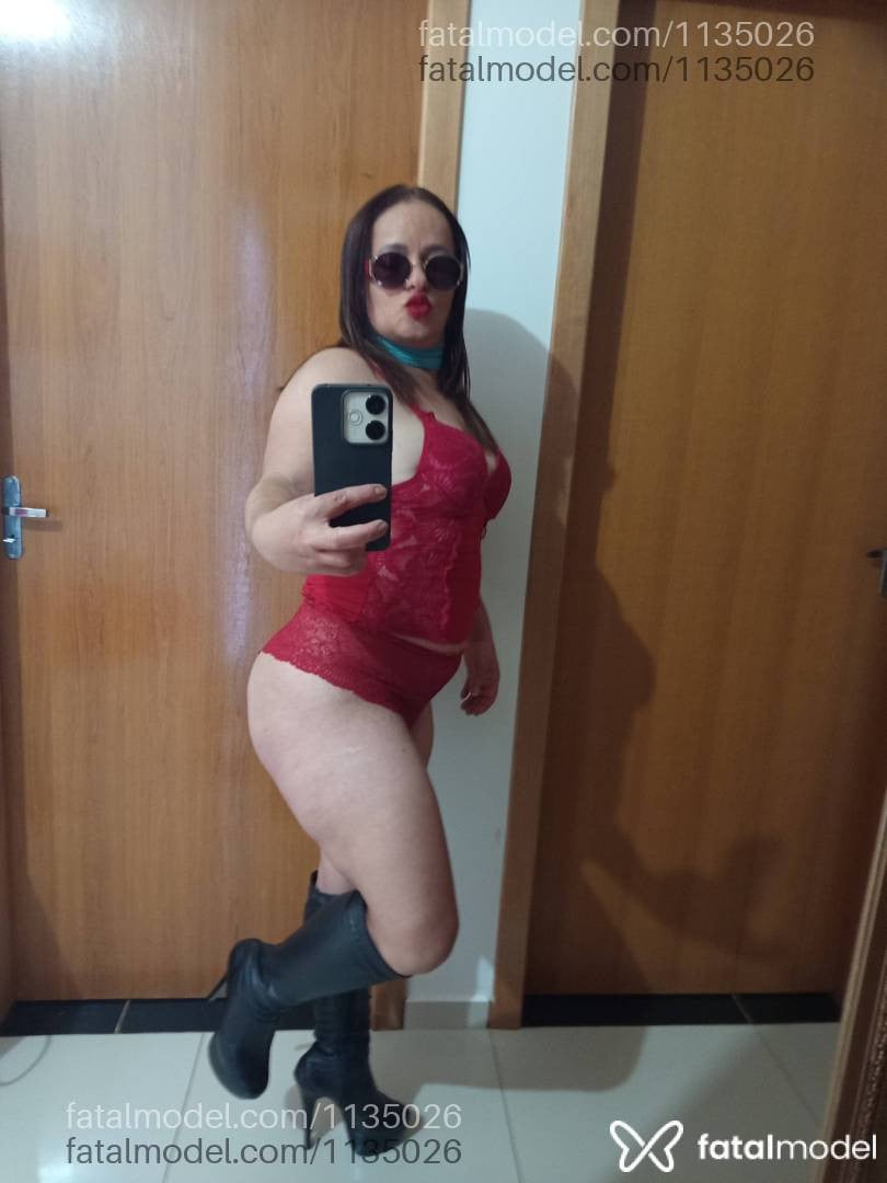 Acompanhante mulher morena (o) de olhos castanhos - Paula