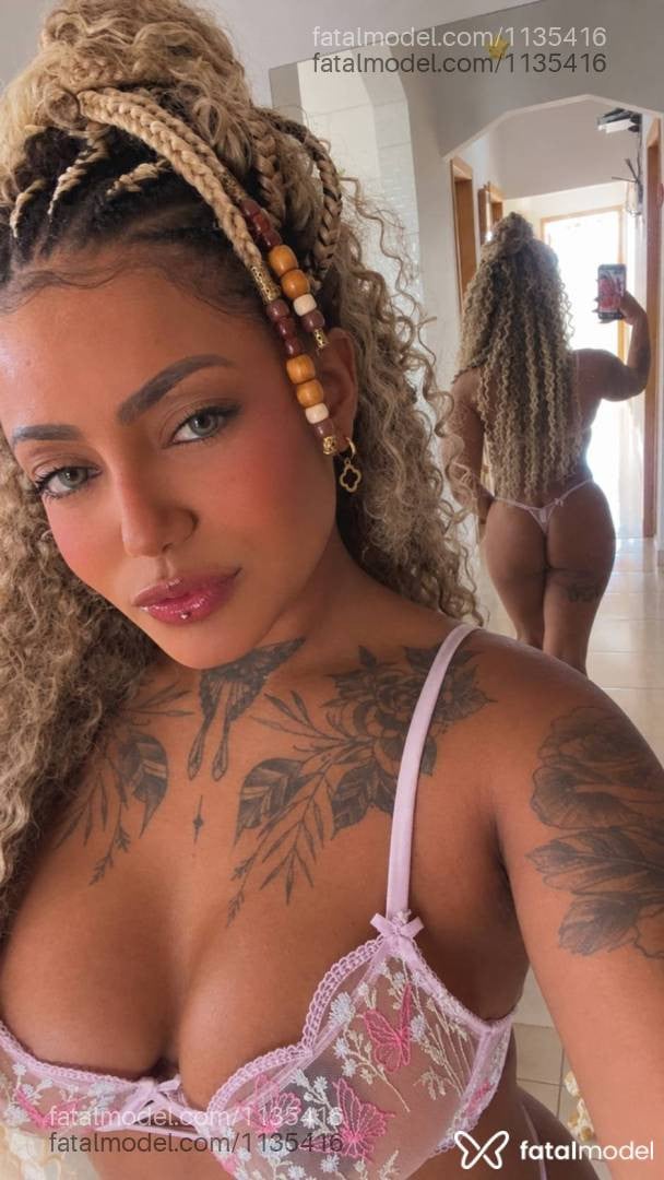 Acompanhante mulher com cabelo castanho de olhos castanhos - Amora