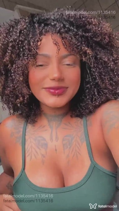 Acompanhante mulher com cabelo castanho de olhos castanhos em Jaraguá do Sul - Amora
