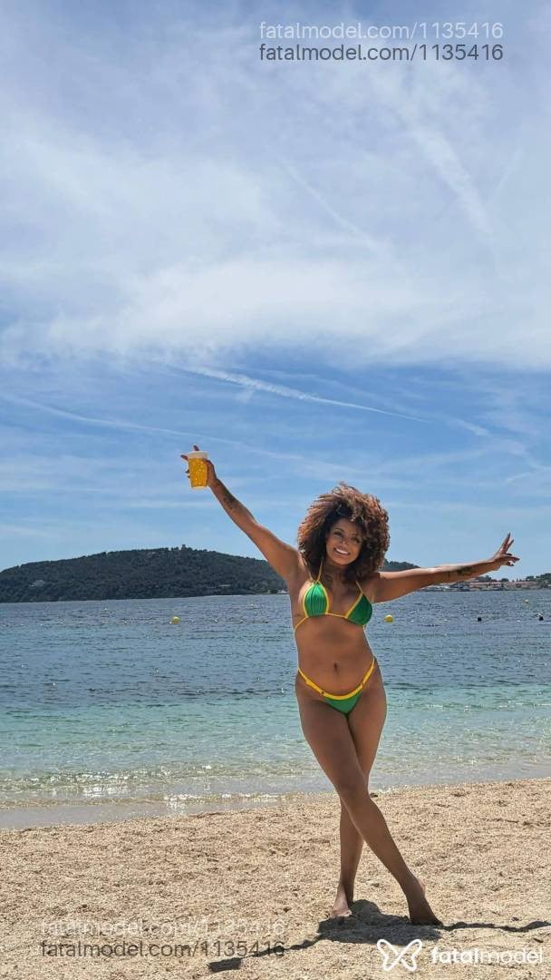 Acompanhante mulher com cabelo castanho de olhos castanhos - Amora