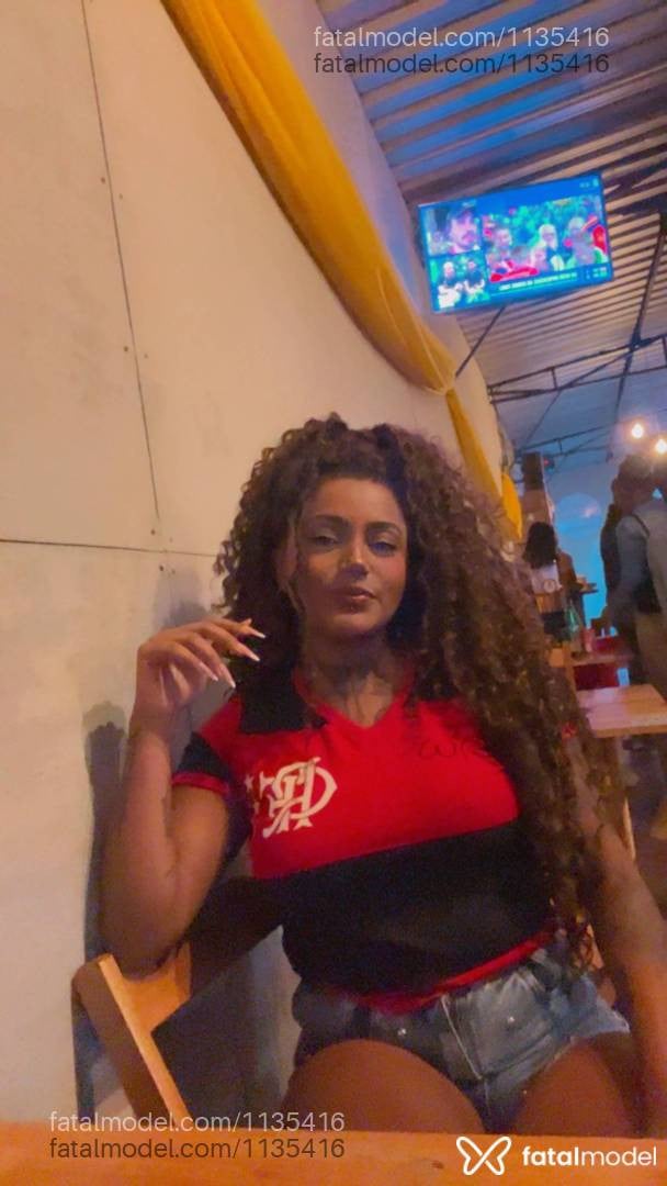 Acompanhante mulher com cabelo castanho de olhos castanhos - Amora