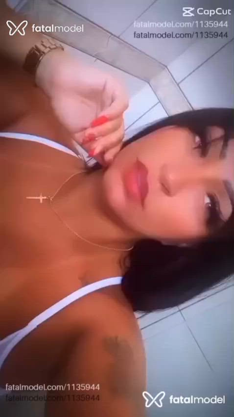 Acompanhante mulher morena (o) de olhos mel - Mia Nunes