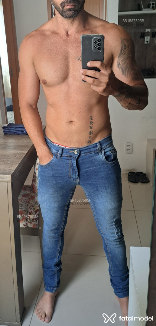 Acompanhante homem com cabelo castanho de olhos castanhos em Virtual Acompanhante homem com cabelo castanho de olhos castanhos em Virtual - Victor Lorenzzo