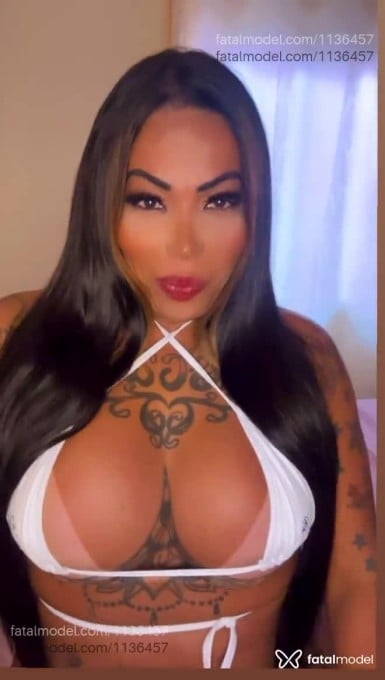 Acompanhante mulher trans com cabelo colorido de olhos castanhos em Rio de Janeiro - Nicolly Riscado
