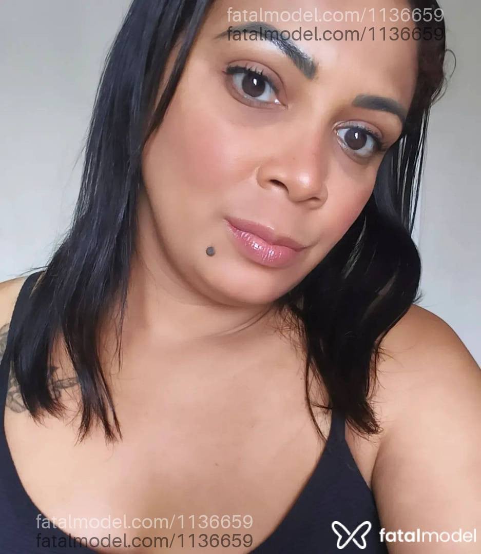 Acompanhante mulher com cabelo castanho de olhos castanhos - Alessa Diasz