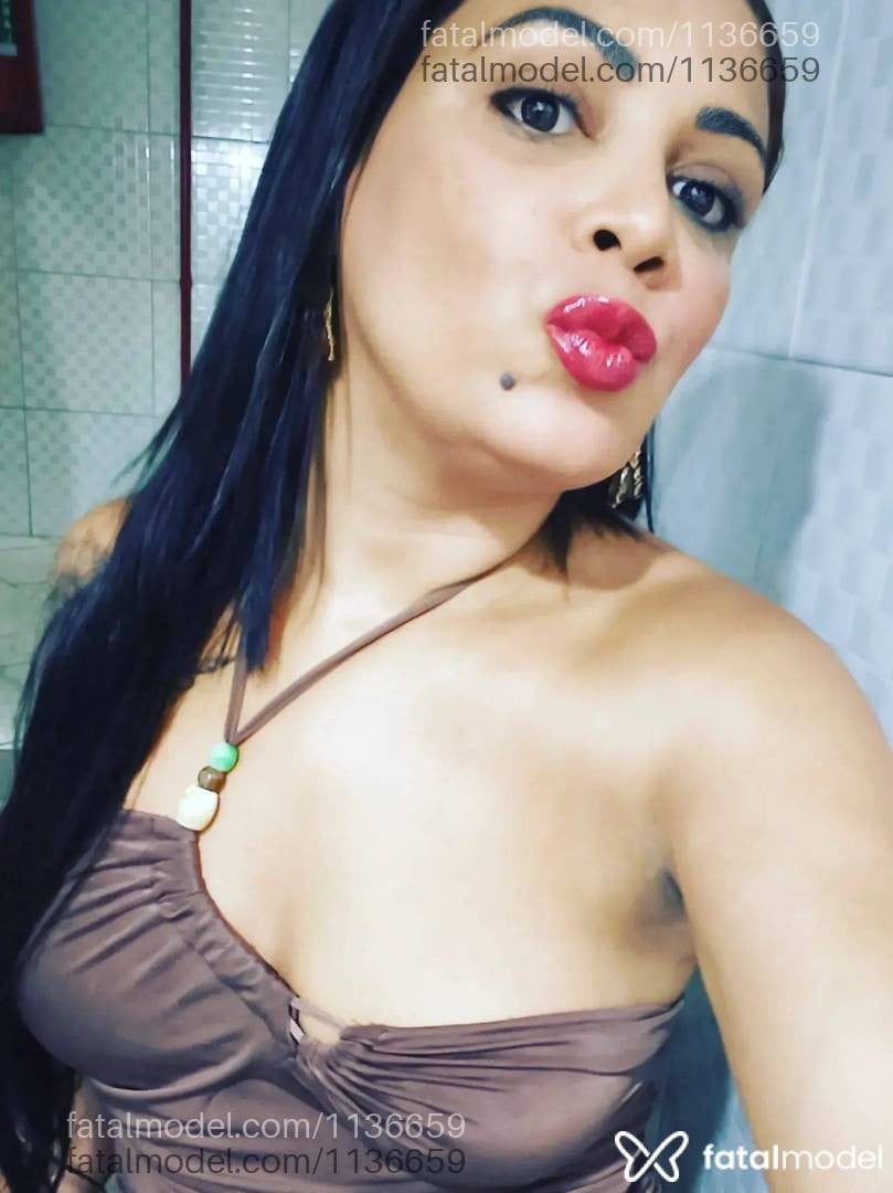 Acompanhante mulher com cabelo castanho de olhos castanhos - Alessa Diasz
