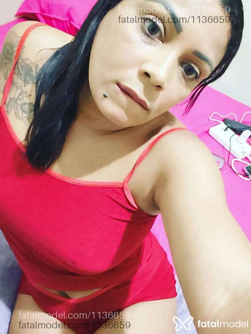 Acompanhante mulher com cabelo castanho de olhos castanhos - Alessa Diasz