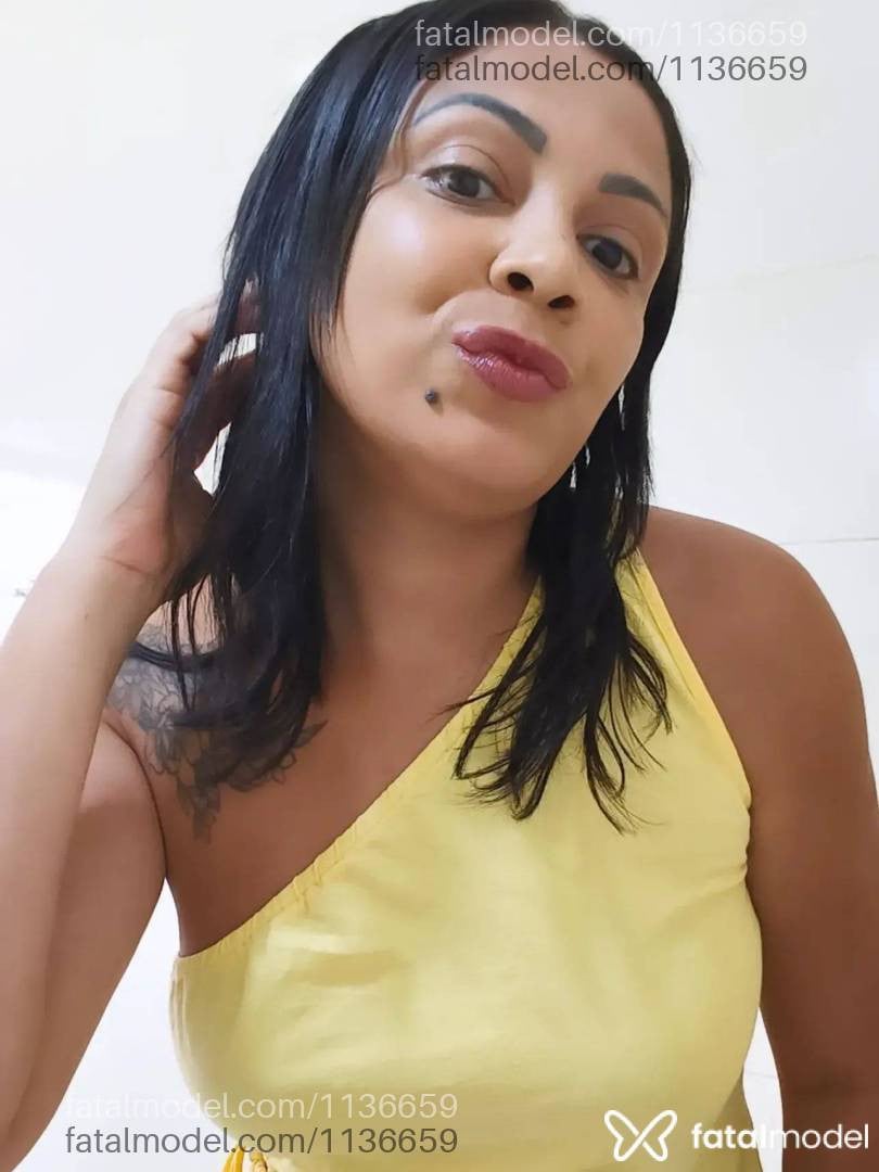 Acompanhante mulher com cabelo castanho de olhos castanhos - Alessa Diasz
