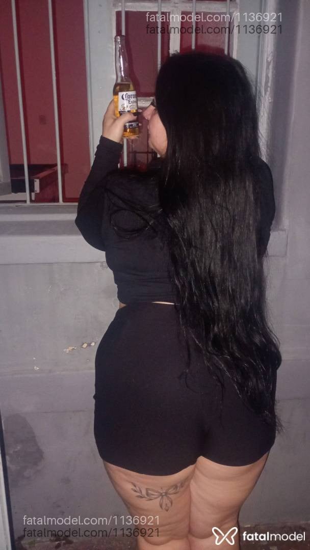Acompanhante mulher morena (o) de olhos azuis - Sheron