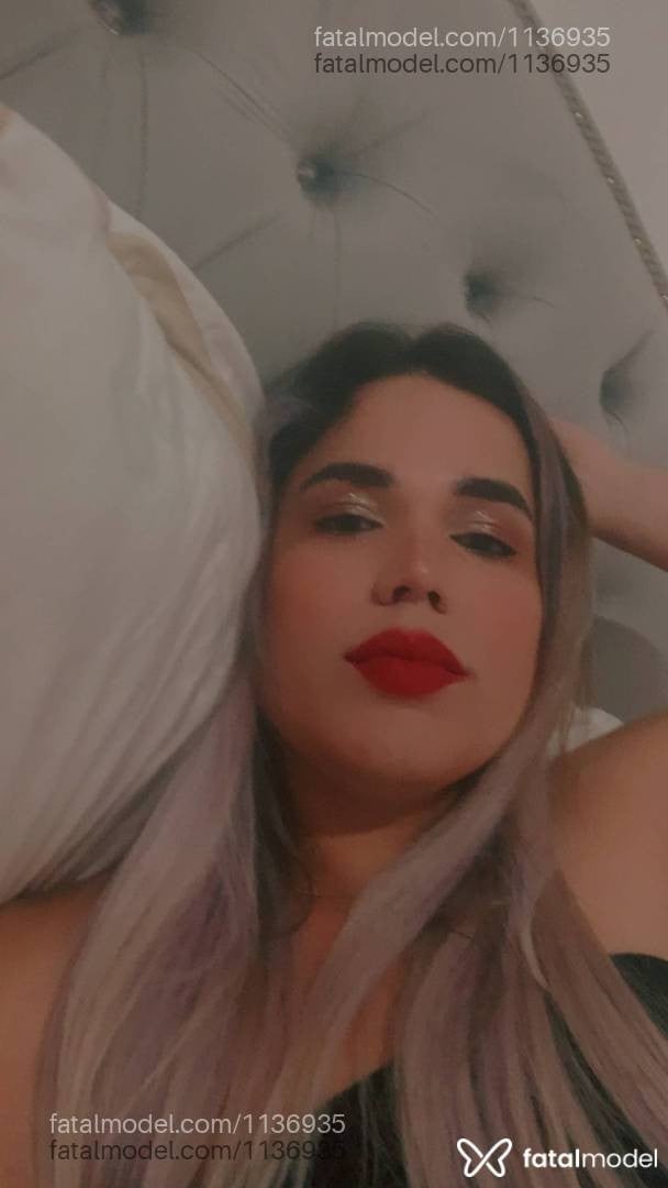 Acompanhante travesti loira (o) de olhos azuis - Angel Lavinia