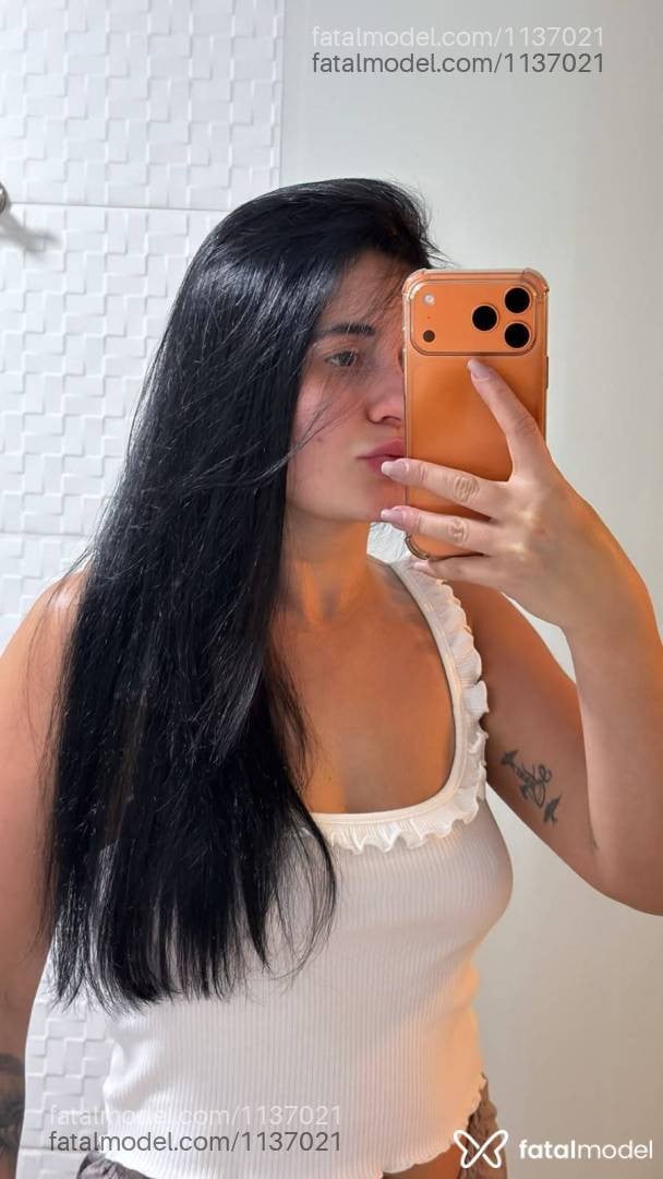 Acompanhante mulher morena (o) de olhos castanhos - KAREN