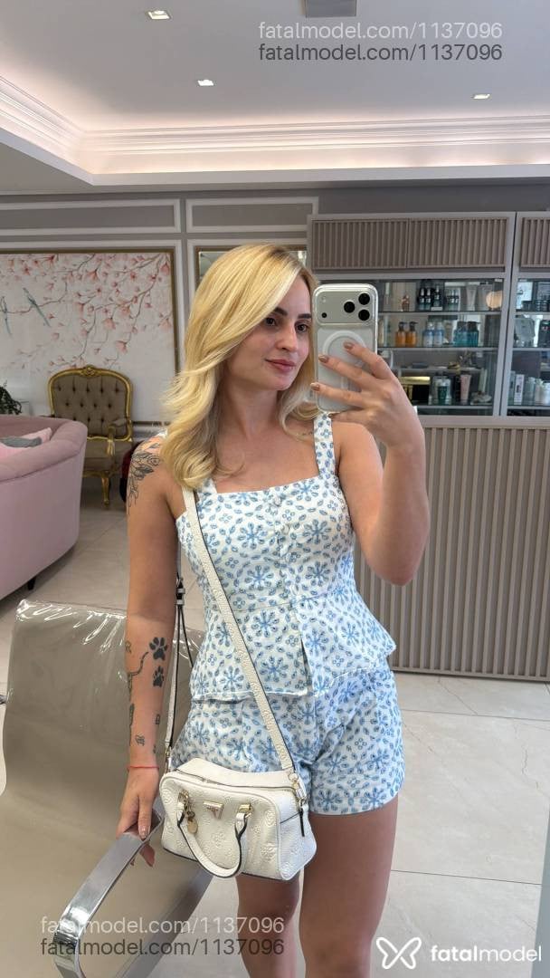 Acompanhante mulher loira (o) de olhos castanhos em Goiânia - Júlia