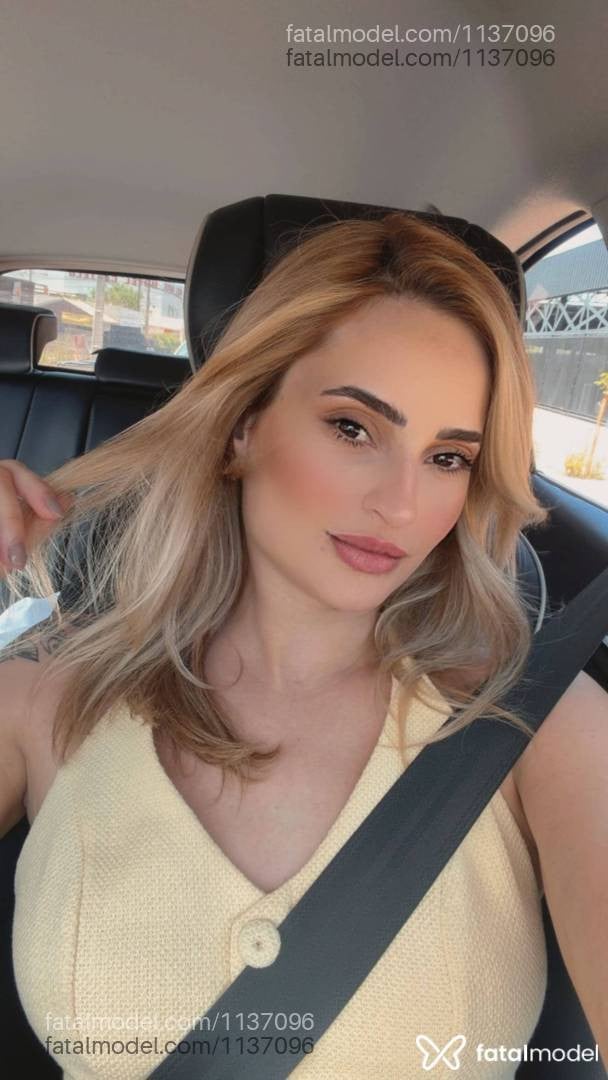 Acompanhante mulher loira (o) de olhos castanhos em Goiânia - Júlia