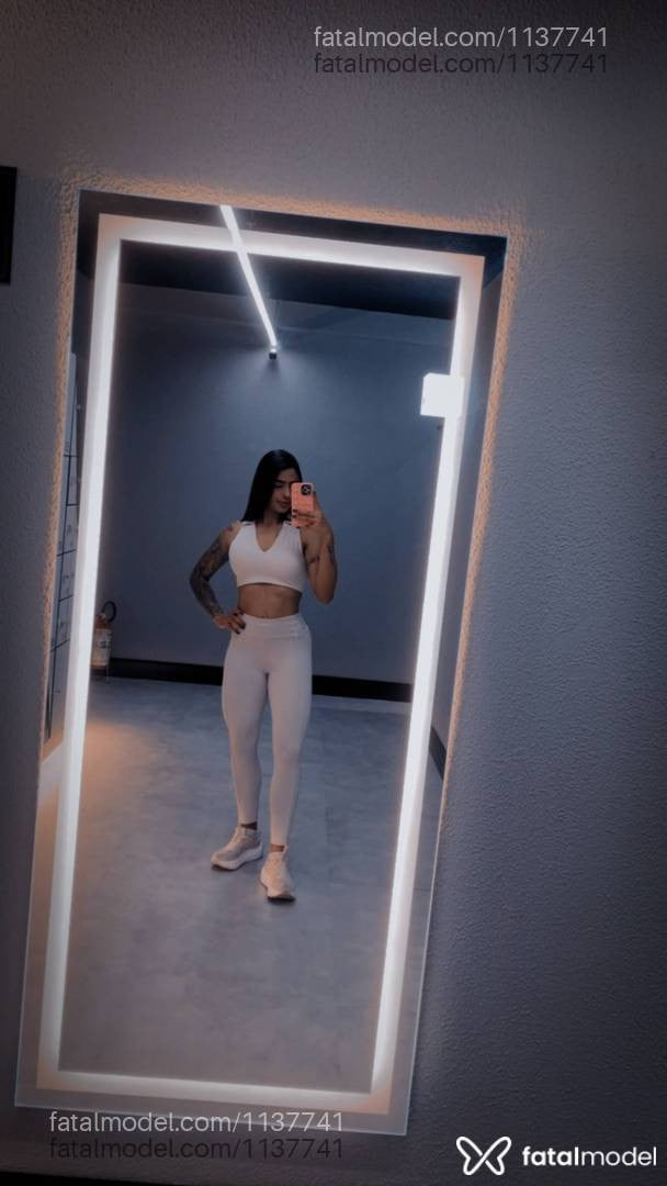 Acompanhante mulher morena (o) de olhos castanhos - Thay Gonçalves